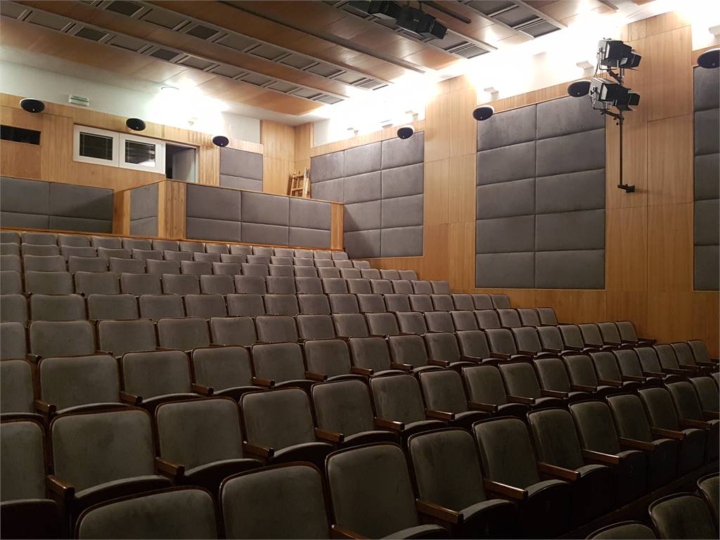 Technické zhodnocení sálu stálého kina, zázemí pro účinkující, pódia, promítací kabiny, rozvodů tepla a elektřiny